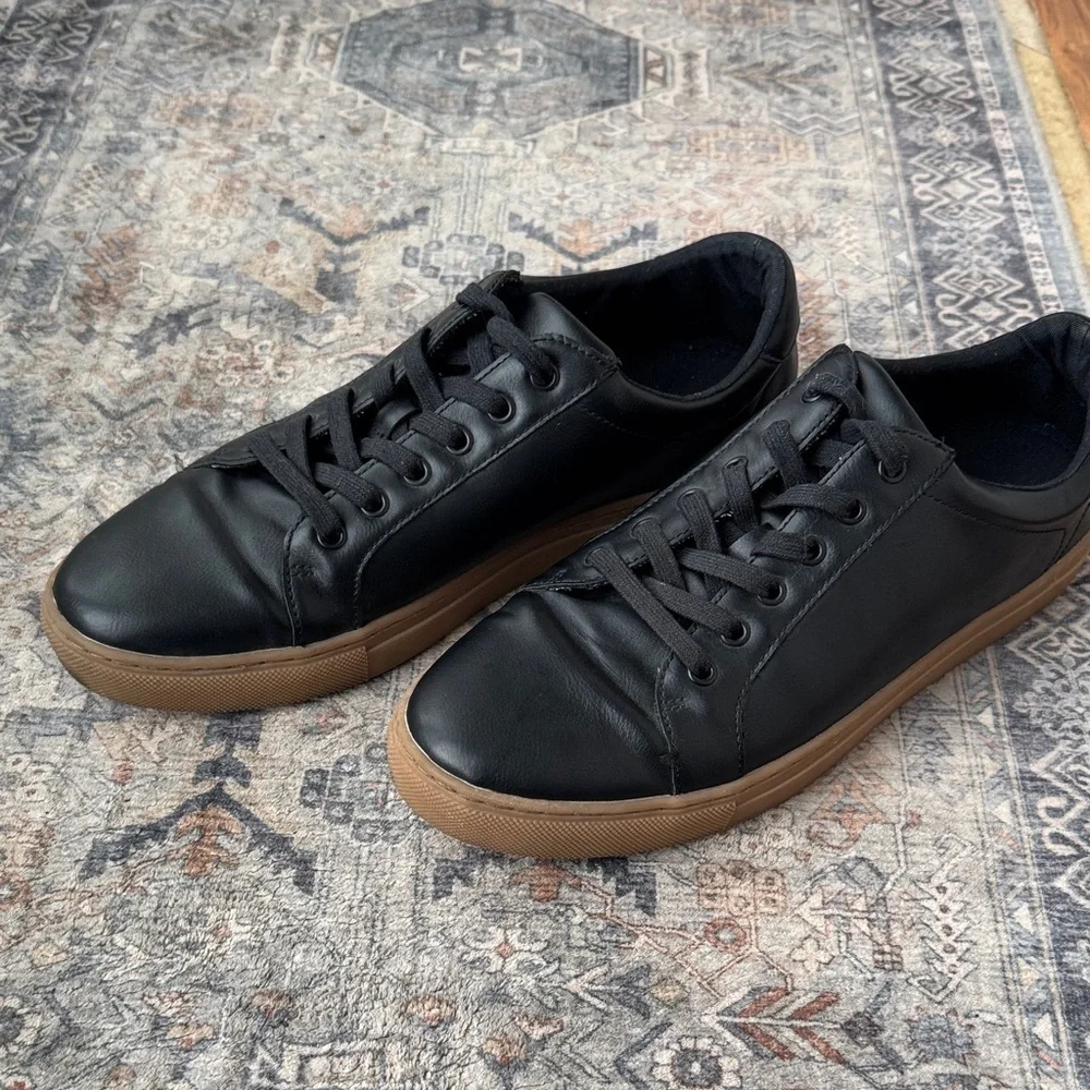 Banana Republic Black Leather Sneakers Gum Sole Lace Up Size 10 Casual